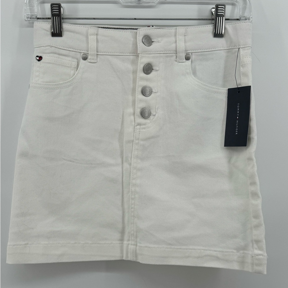 NWT Tommy Hilfiger denim skirt in white. Size 12